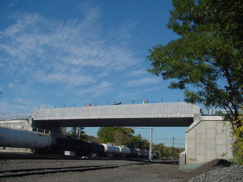 SpaanSpan™ Bridge System over railroad tracks with train on them