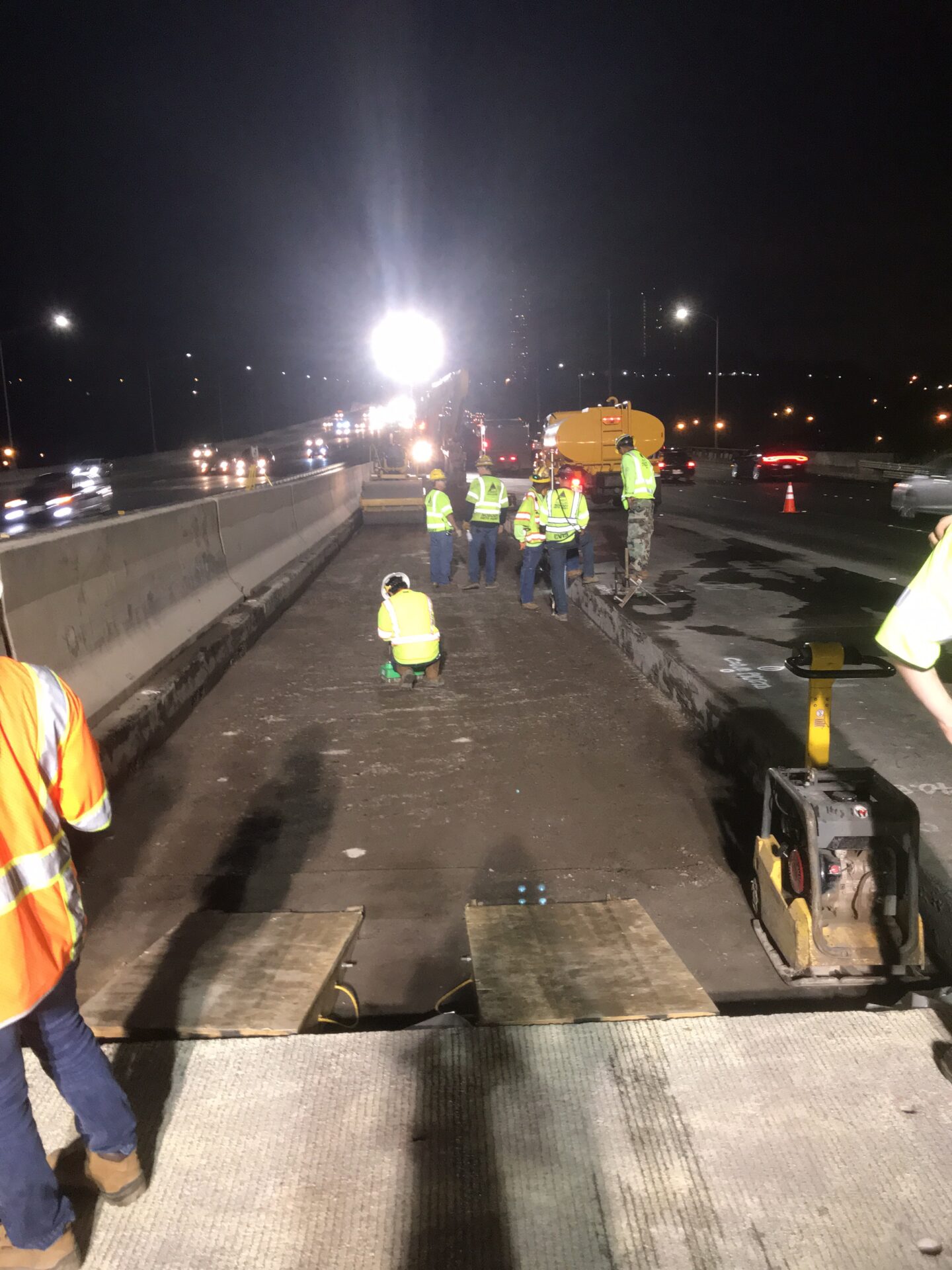 Installing Super-Slab precast pavement panels during overnight closure of H-1