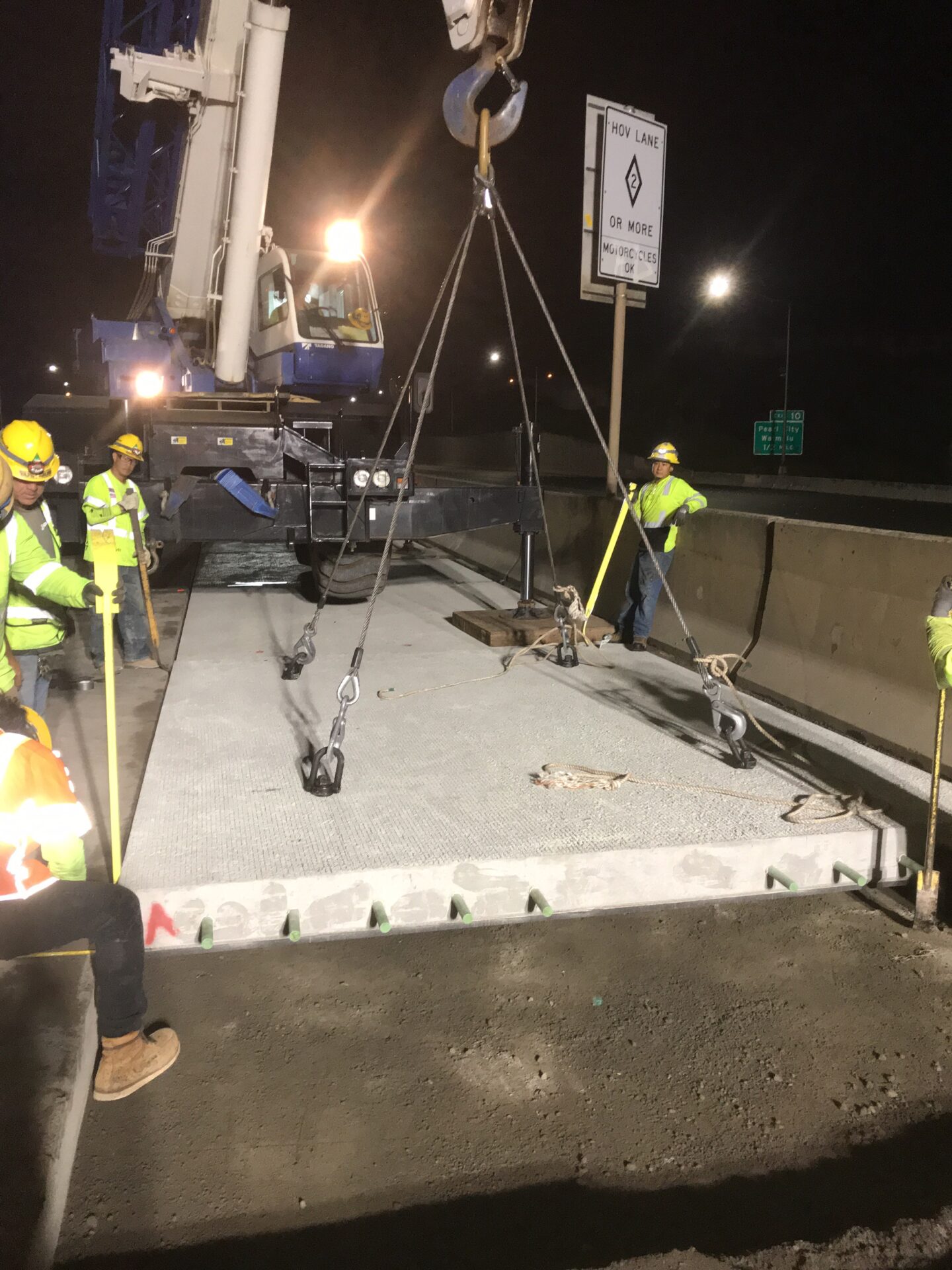 Installing Super-Slab precast pavement panels during overnight closure of H-1