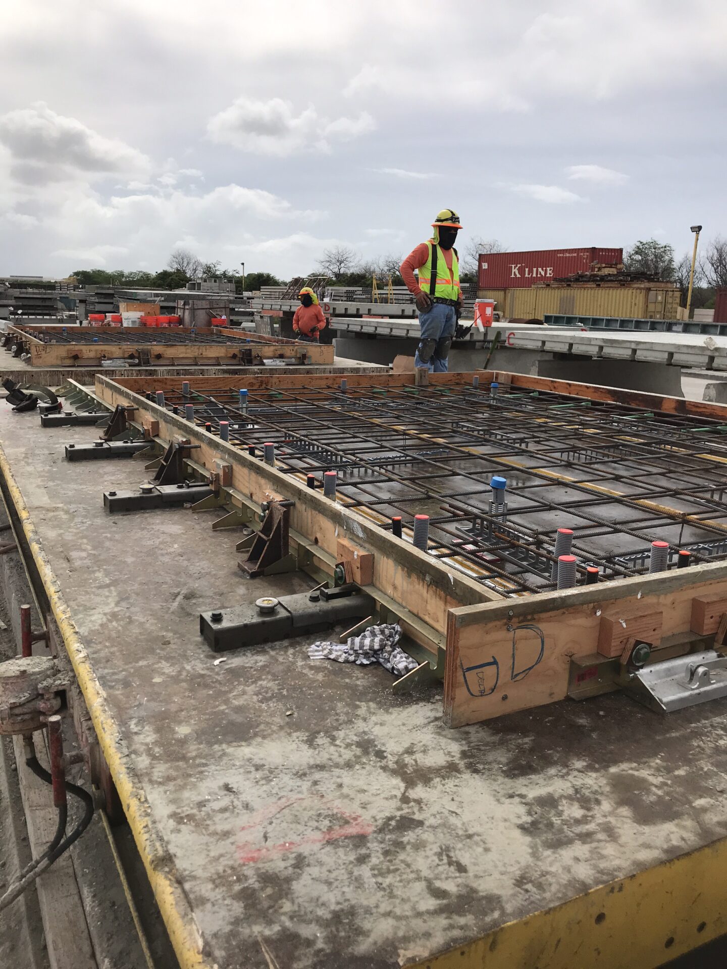 Installing Super-Slab precast pavement panels during overnight closure of H-1